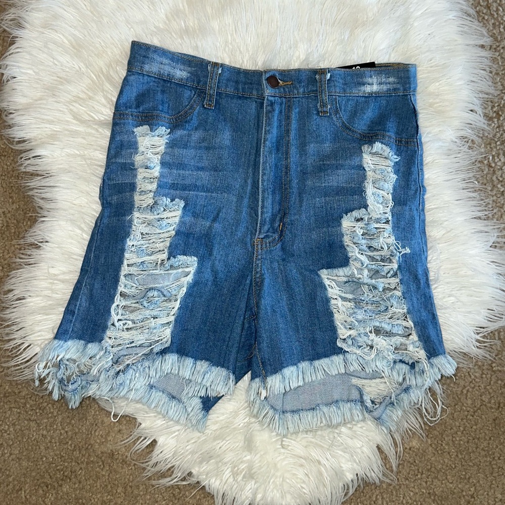 NWT Fashion Nova distressed Bermuda shorts.